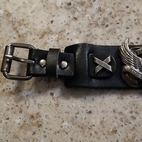 🎉HP🎉🆕️UNISEX black "Live to Ride" cuff bracelet - Picture 5 of 7